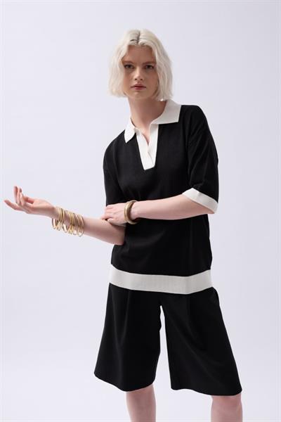 V Yaka Dokulu T-Shirt