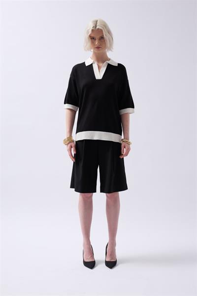 V Yaka Dokulu T-Shirt