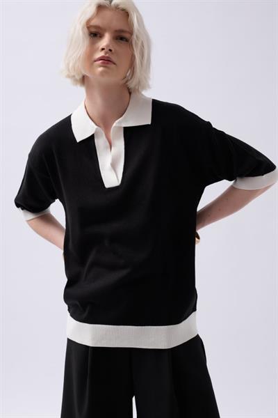 V Yaka Dokulu T-Shirt