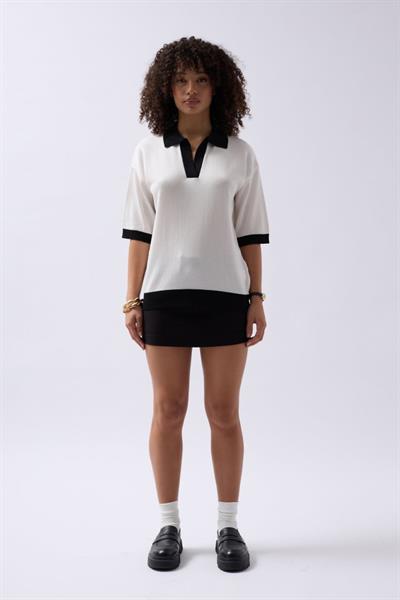 V Yaka Dokulu T-Shirt