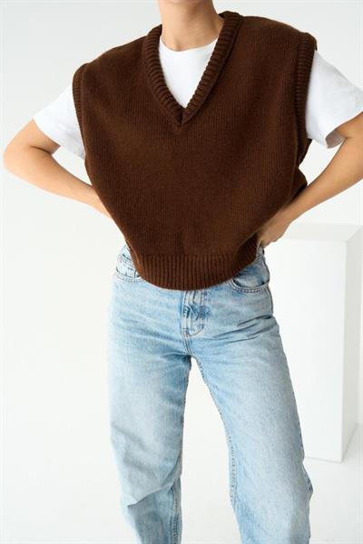 V Yaka Düz Süveter - Acı Kahve