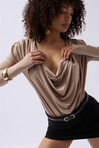 Vatkalı Degaje Yaka Bodysuit