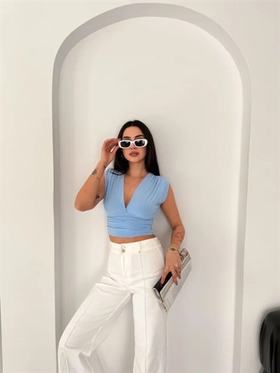 Vatkalı Kolsuz V Yaka Drapeli Crop Bluz Likralı Fit - Bebek Mavisi