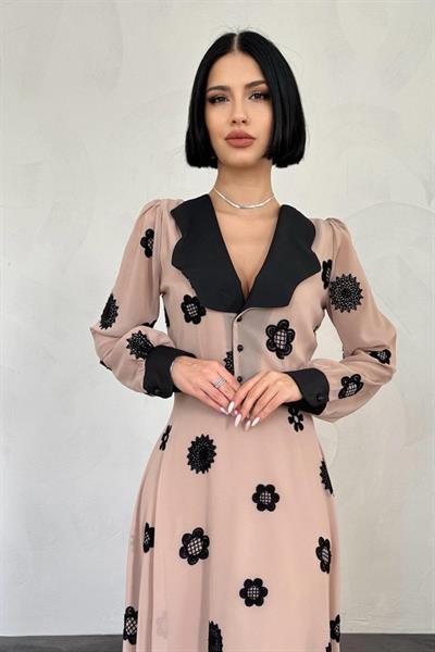 Vizon Yaka Nakışlı Elbise