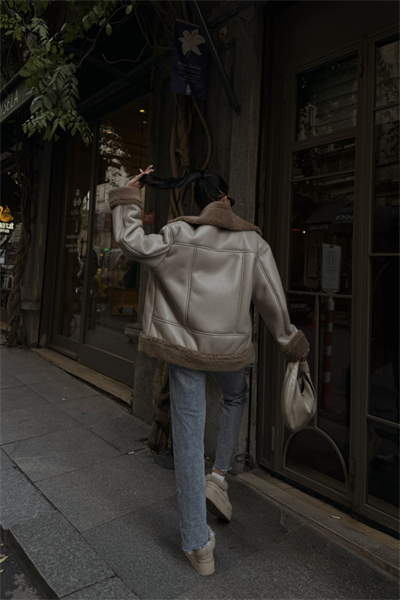 YAKA VE KOL MANŞET KÜRK DETAYLI DERİ MONT - Vizon