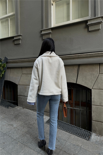 YÜN CROP KABAN - Krem