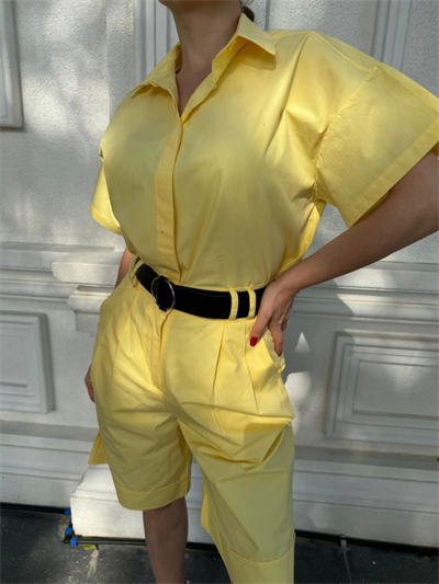 Yakalı Gömlek Kemerli Şortlu Takım - Sarı