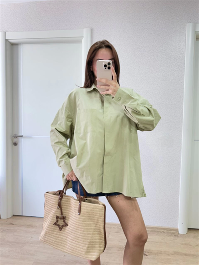 Yakalı Yandan Yırtmaçlı Gömlek - Yeşil