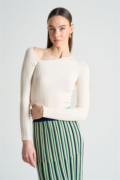 Yakası Simetri Kazak - Beyaz Kayısı