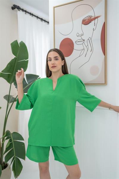 Yeşil Şort Ve Üst Takım
