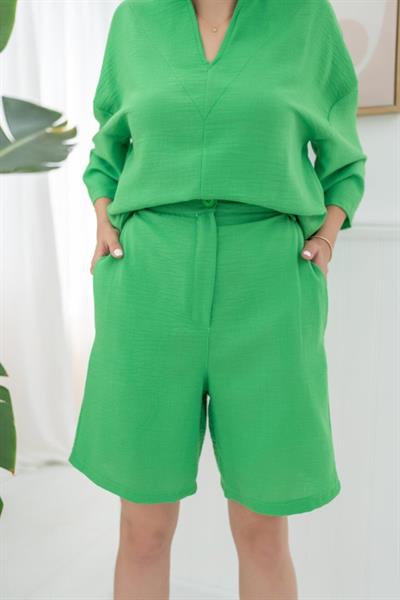 Yeşil Şort Ve Üst Takım