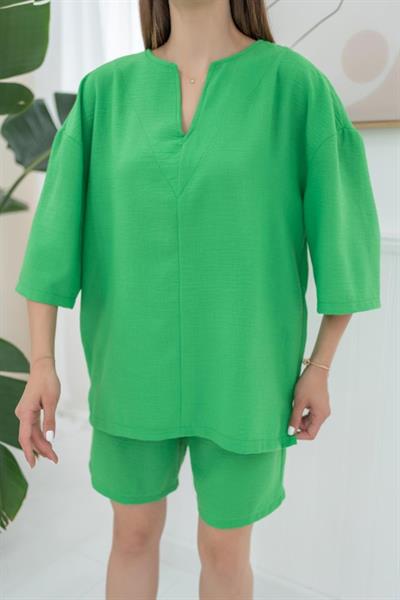 Yeşil Şort Ve Üst Takım