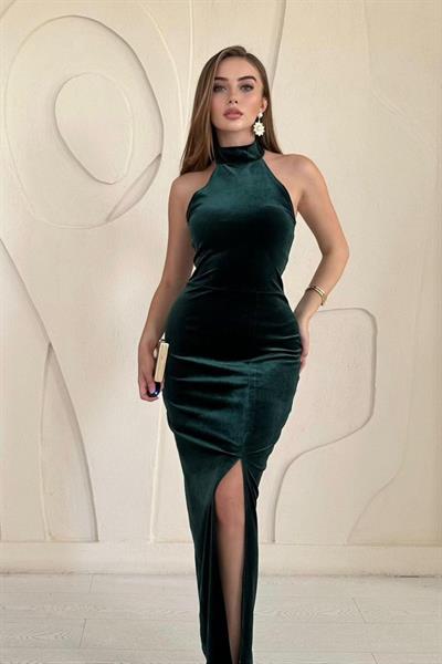 Zümrüt Omzu Açık Kadife Elbise