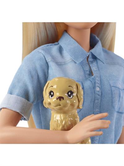 Barbie Seyahatte Bebeği ve Aksesuarları, Köpekçik, Bavul ve 10 dan Fazla Aksesuarlı