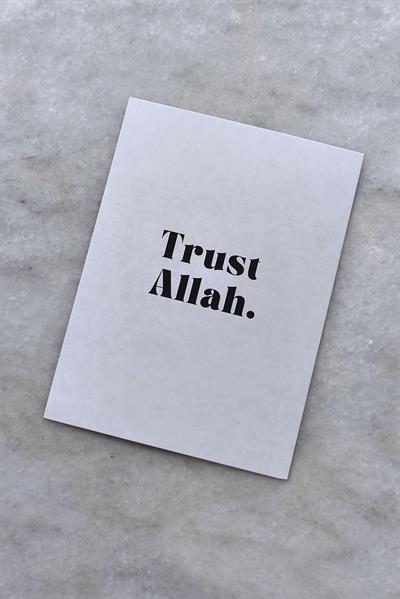 Trust Allah Desen Baskılı 11*15 cm 380 gr Kuşe Kağıt Hediyelik Kart