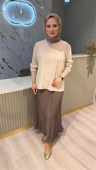 GHİSA 004406 BROŞ DETAY BLUZ - BEJ