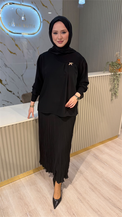 GHİSA 004406 BROŞ DETAY BLUZ -SİYAH