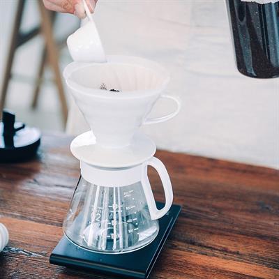Hario V60 02 Seramik Kahve Demleme Seti “Beyaz”