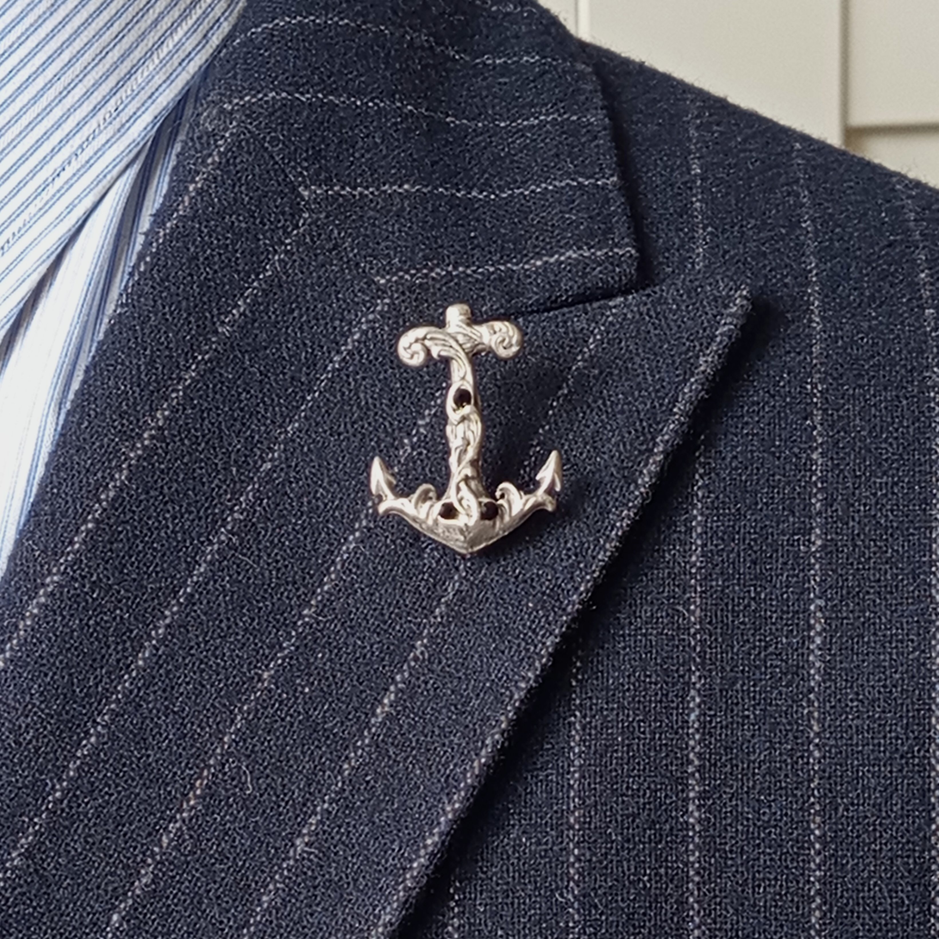 Çapa Figürlü Yaka Broşu