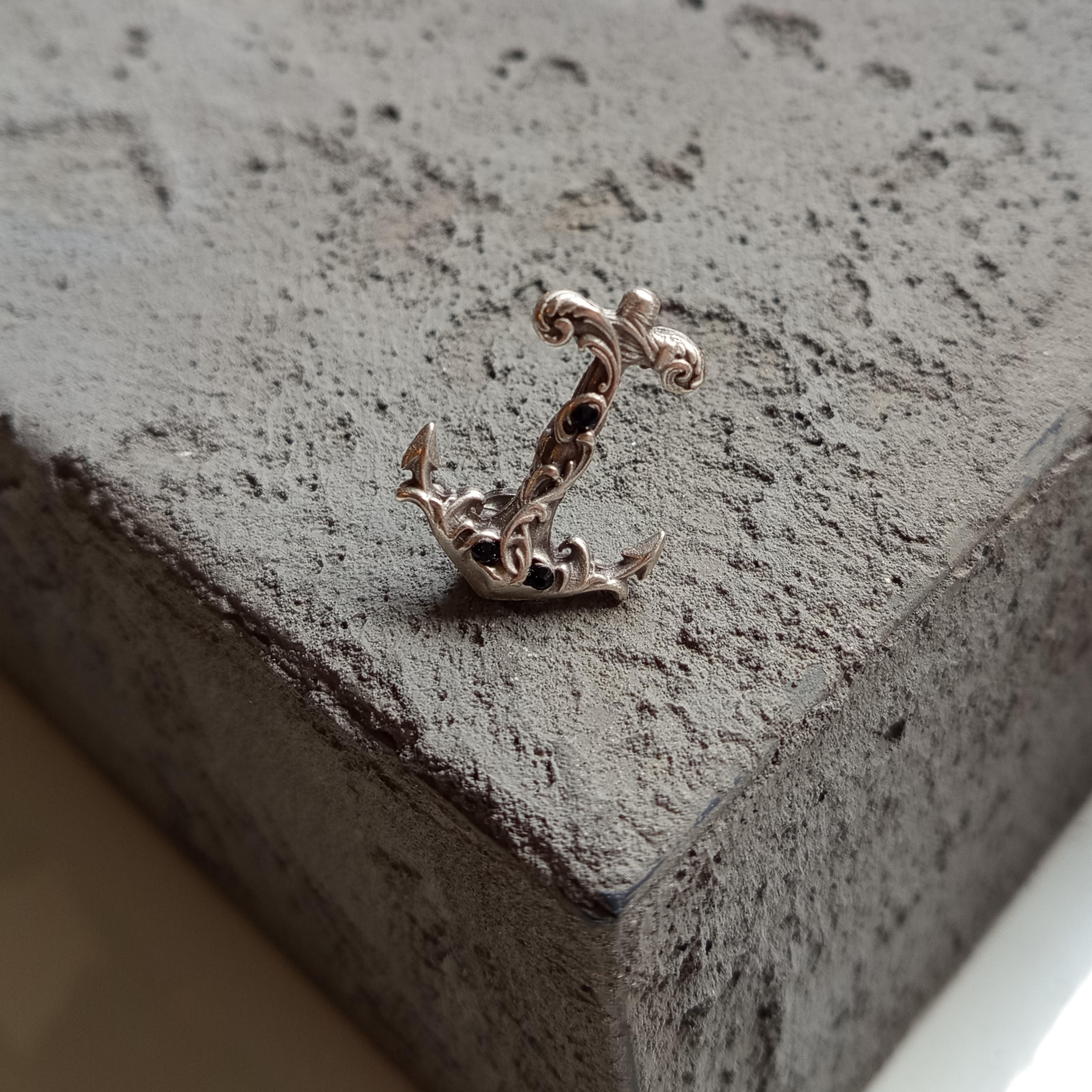 Çapa Figürlü Yaka Broşu