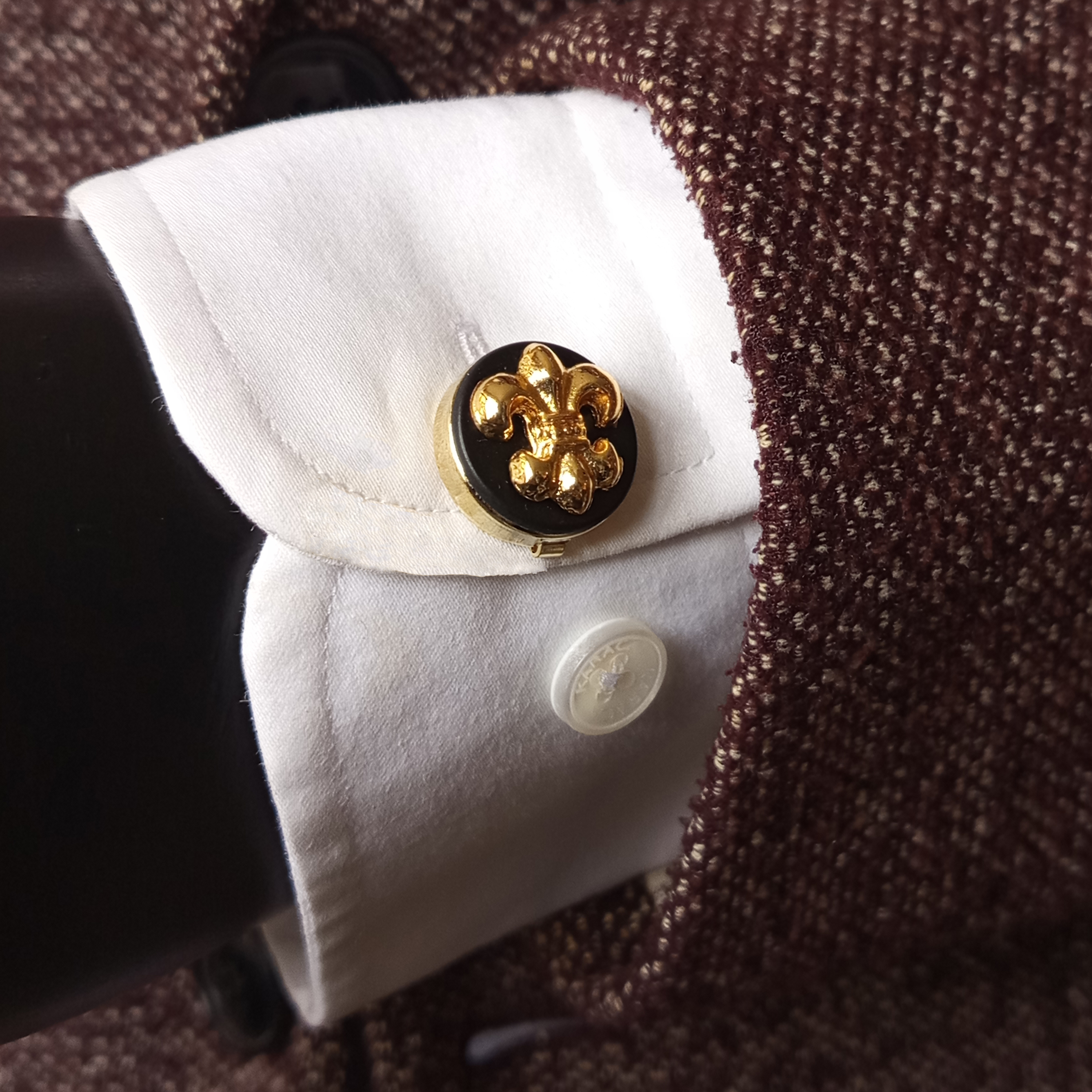 Fleur De Lis Figürlü Geçmeli Kol Düğmesi ve Kravat İğnesi Seti