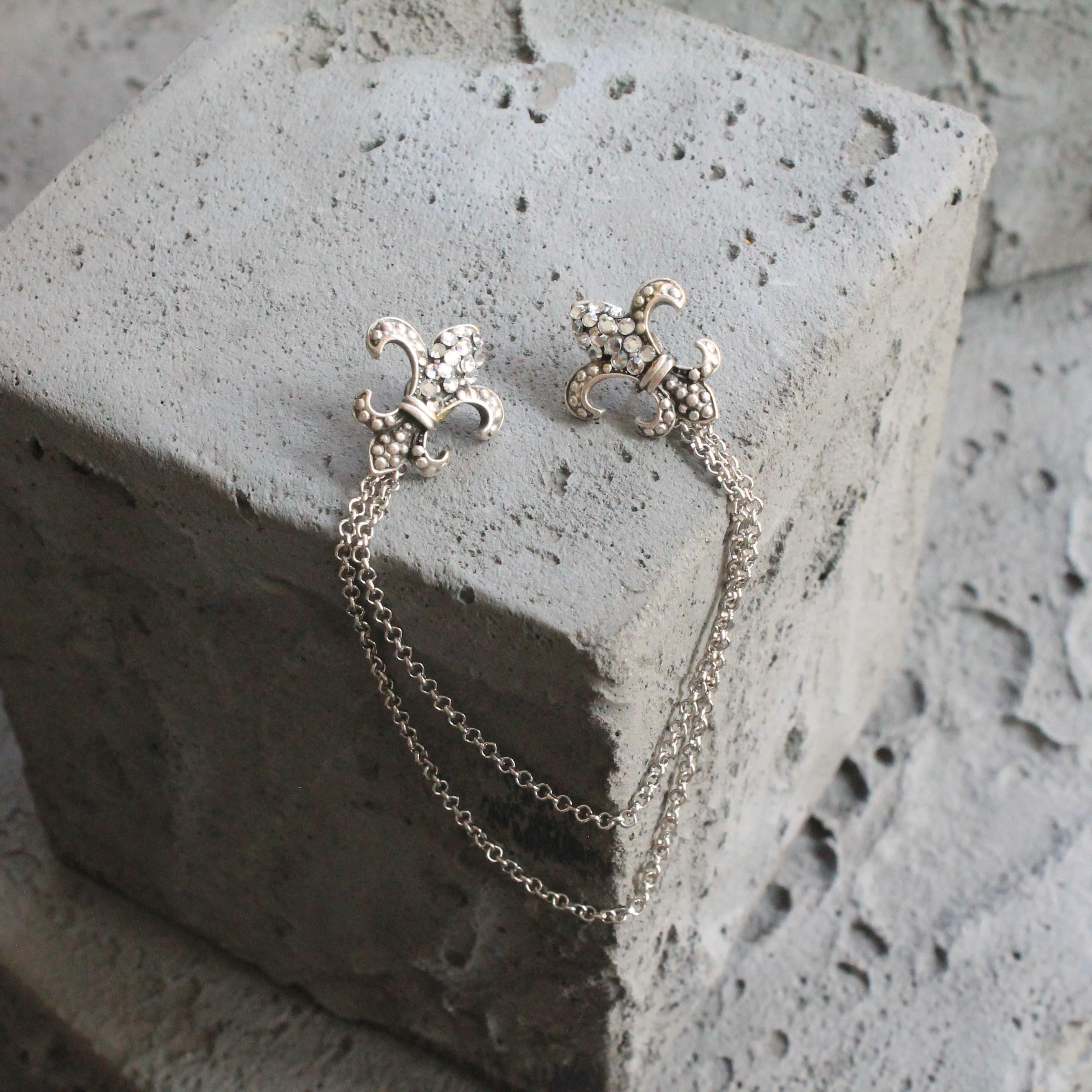 Fleur de Lis Figürlü Gömlek Yaka İğnesi