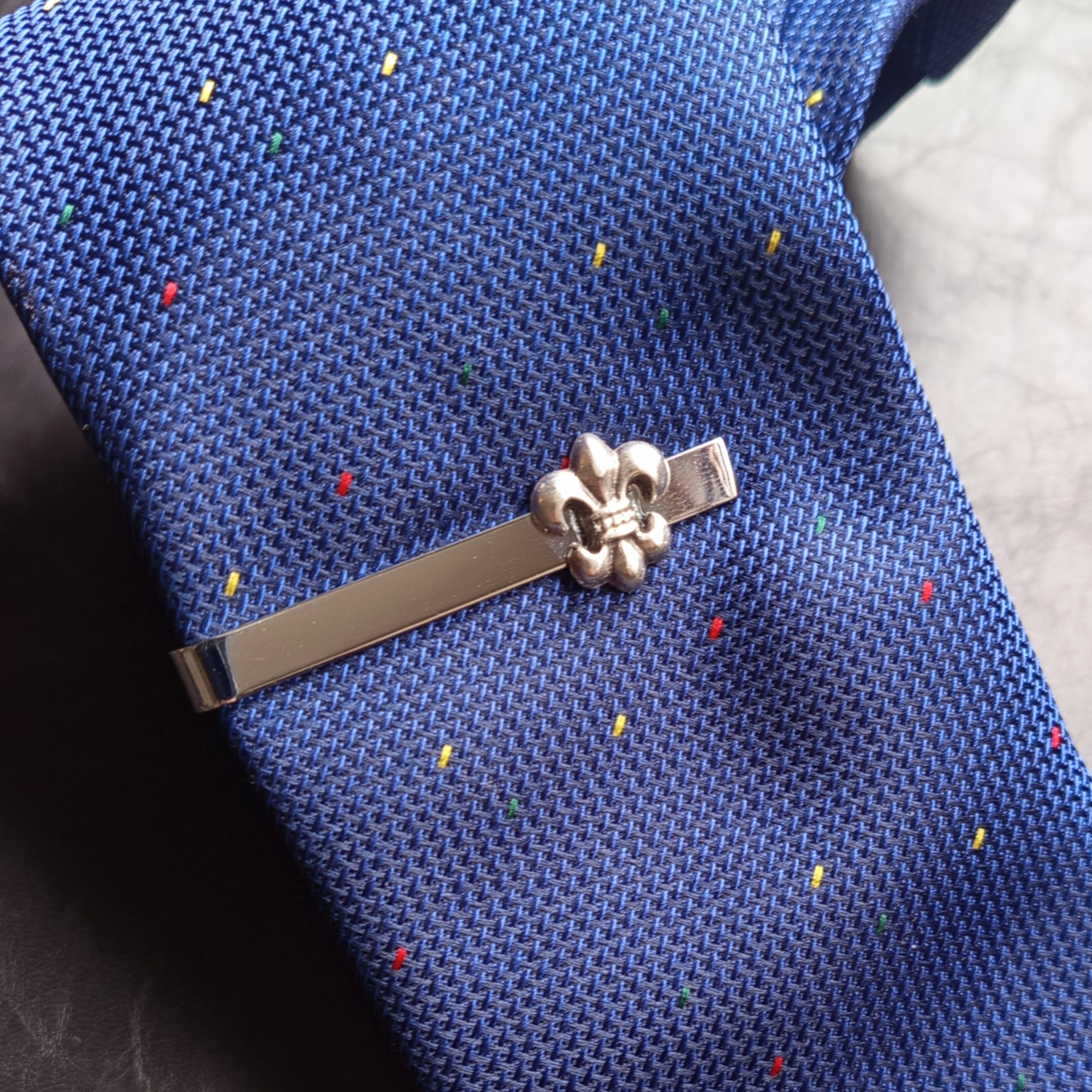 Fleur de Lis Figürlü Kravat İğnesi