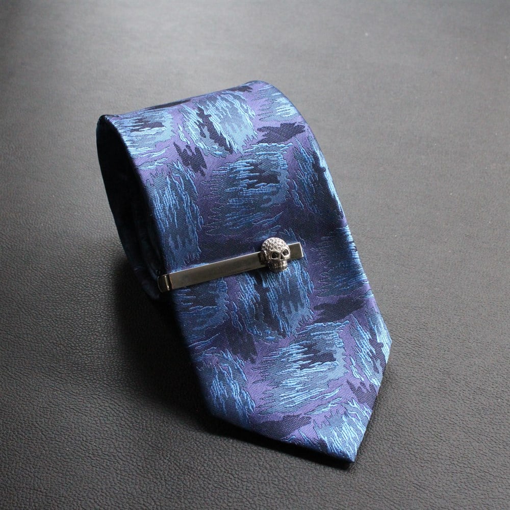 Kuru Kafa Figürlü Kravat İğnesi