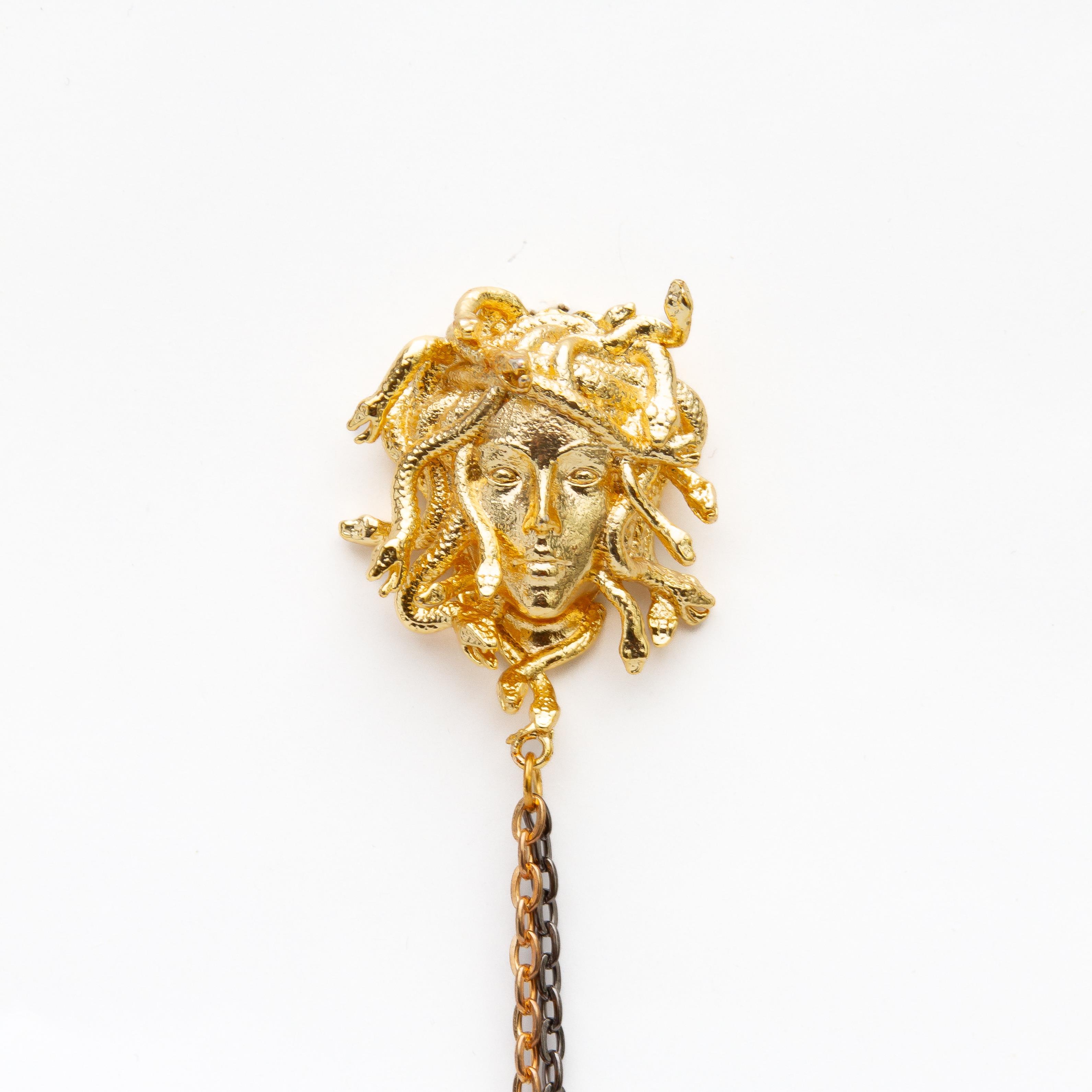 Medusa Figürlü Ceket Yaka İğnesi