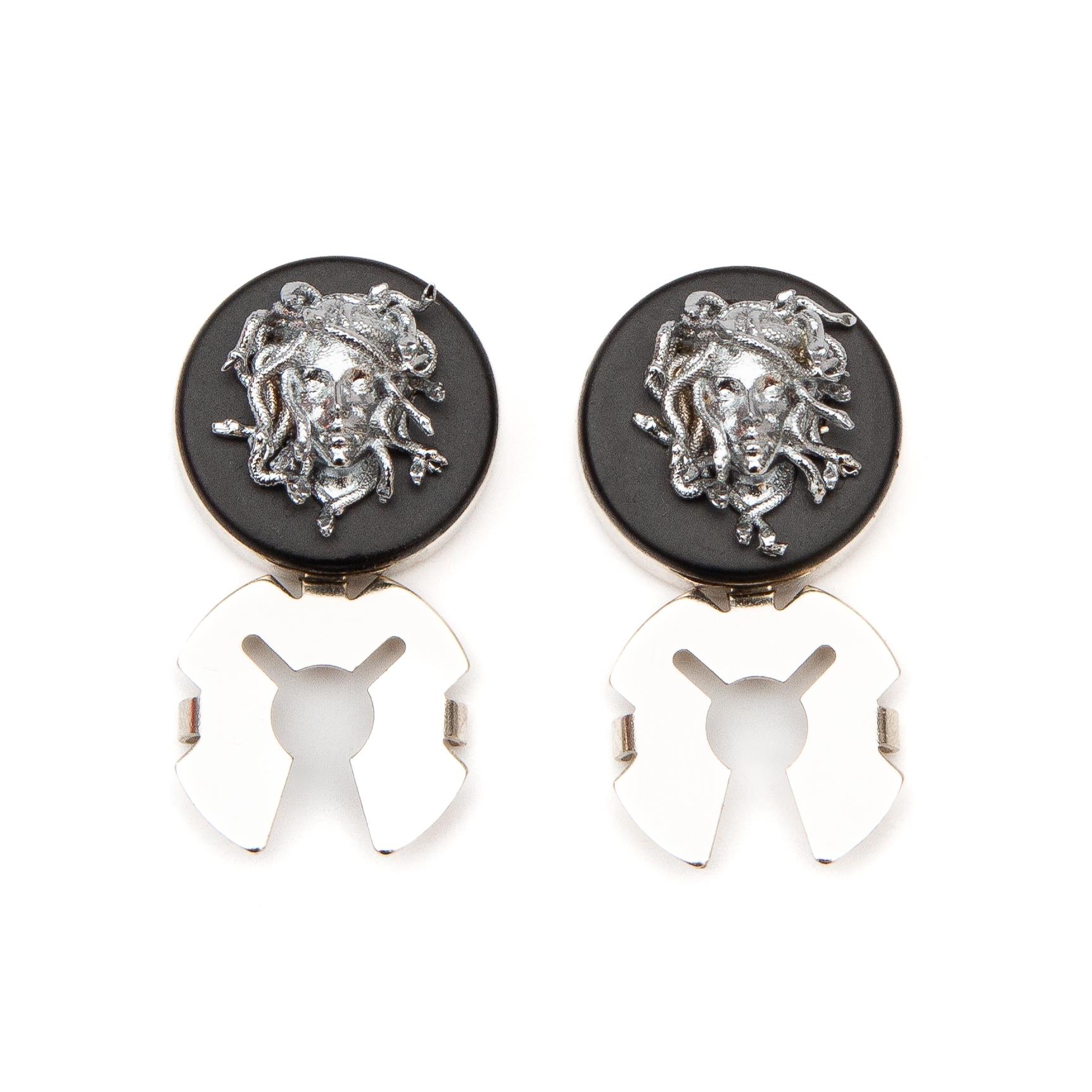 Medusa Figürlü Geçmeli Kol Düğmesi 