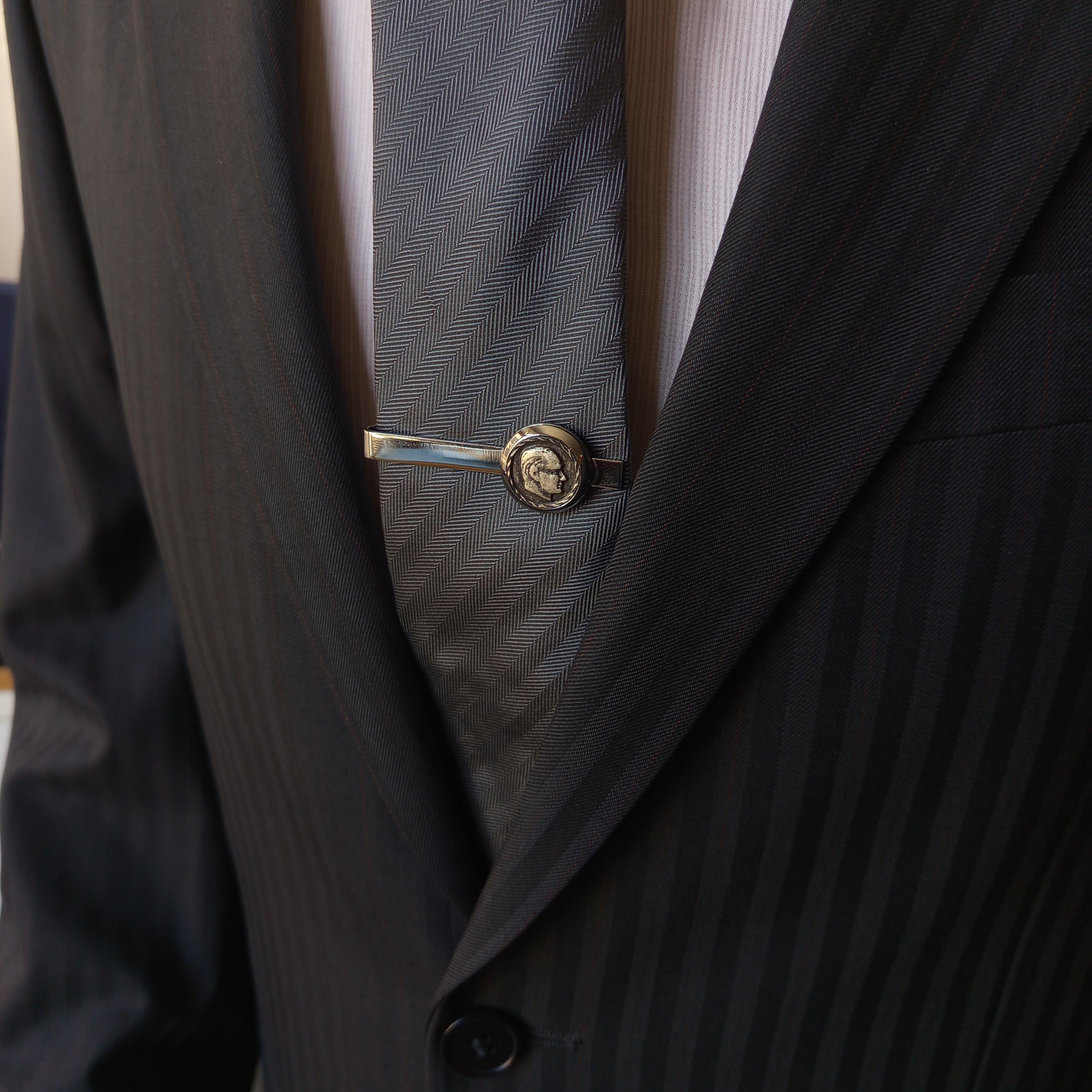 Mustafa Kemal Atatürk Figürlü Kol Düğmesi ve Kravat İğnesi Seti