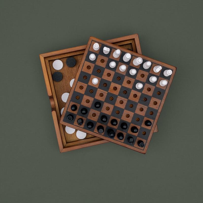 Iron & Glory Ahşap Satranç ve Dama Takımı