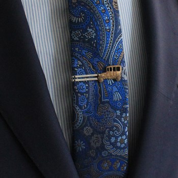 Araba Figürlü Kravat İğnesi