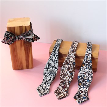 Çiçek Desenli Açık Papyon