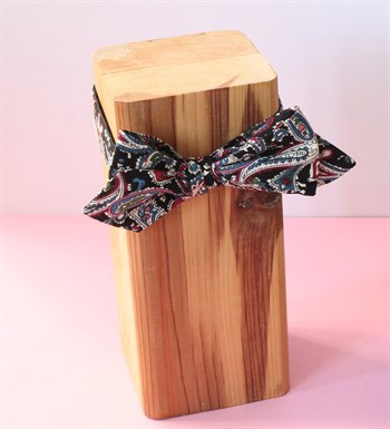 Çiçek Desenli Açık Papyon