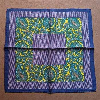 Çiçek Desenli İpek Cep Mendili