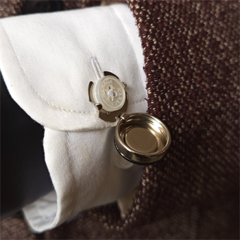 Fleur de Lis Figürlü Geçmeli Kol Düğmesi 