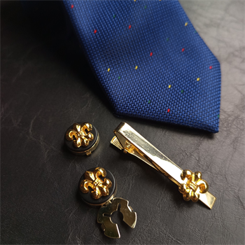 Fleur De Lis Figürlü Geçmeli Kol Düğmesi ve Kravat İğnesi Seti