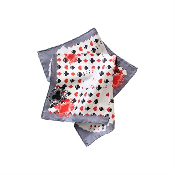 İskambil Kartı Desenli İpek Cep Mendili 