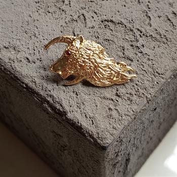 Kurt Figürlü Yaka Broşu