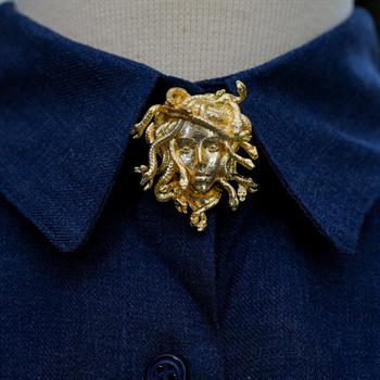 Medusa Figürlü Gömlek Yaka Düğmesi