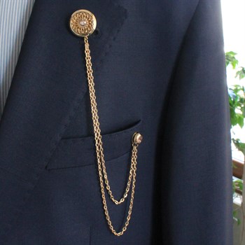 Pembe Taşlı Ceket Yaka İğnesi