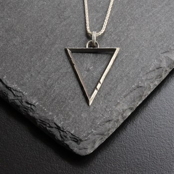 Triangle Kolye