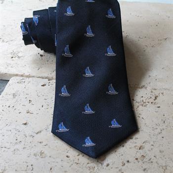 Yelkenli Desenli Lacivert İpek Kravat