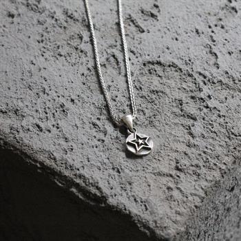 Yıldız Desenli Gümüş Kolye