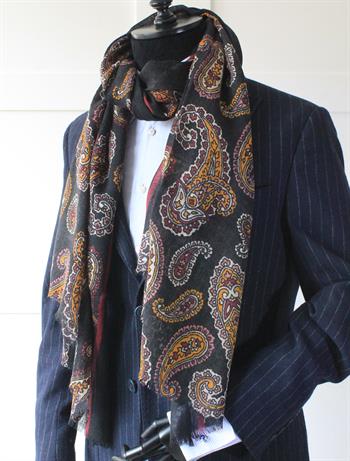 El Yapımı Yün Şal