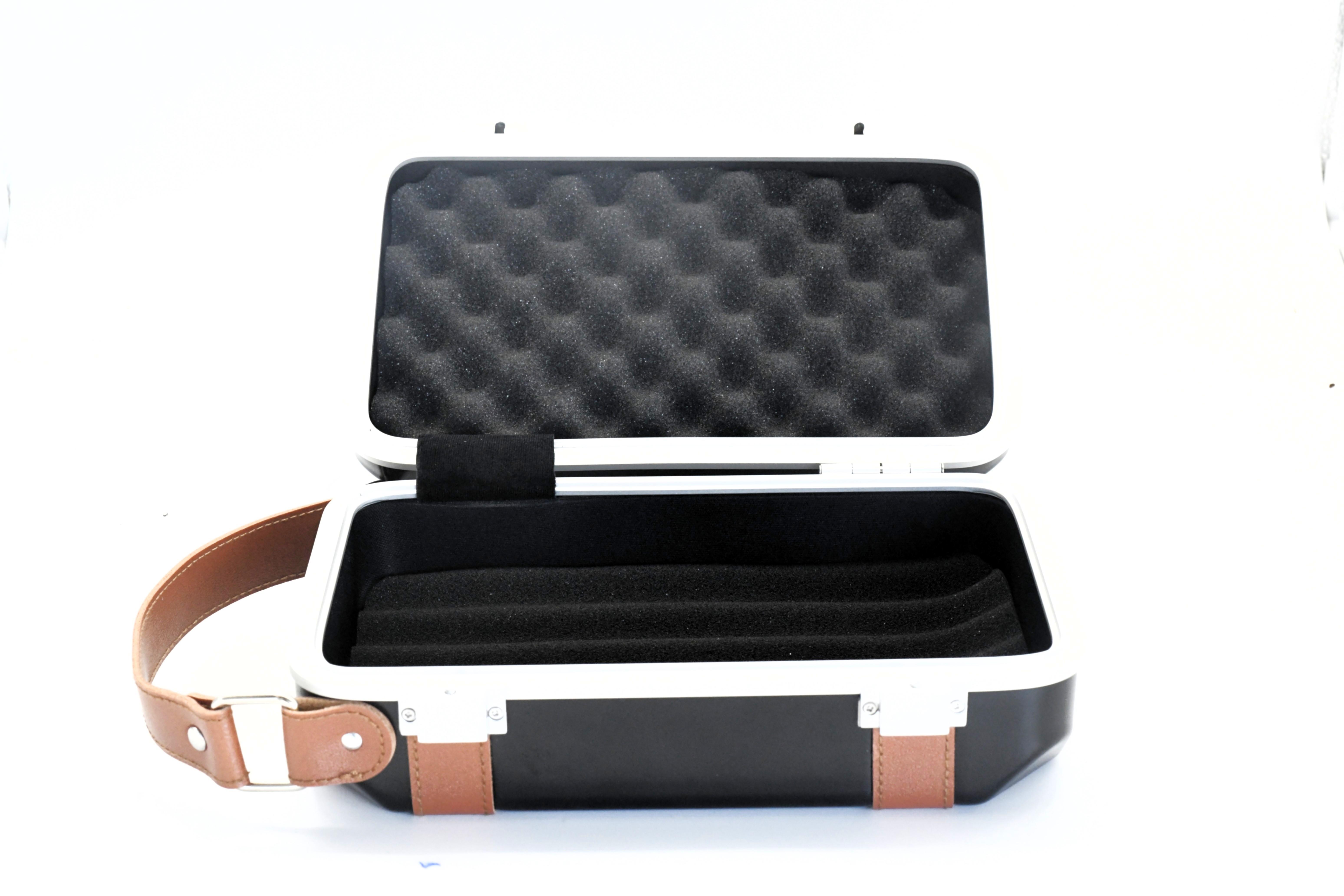 QPH-32 Mini Plastik  Seyahat Humidor 