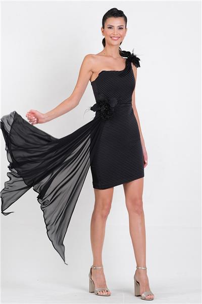 Climene Önü Piliseli Tek Omuz Çiçek Aksesuarlı Kısa Abiye Elbise SİYAH