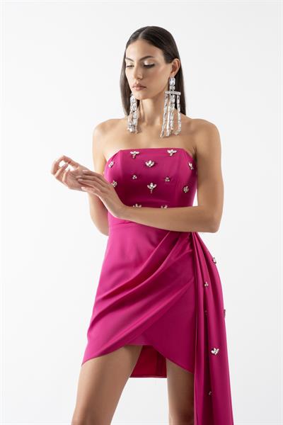 Dalgisa Straplez Yanı Şal Detaylı Taş İşlemeli Kısa Abiye Elbise FUŞYA