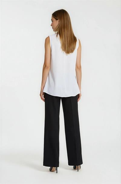 Degaje Yaka Omuz İncili Drapeli Kolsuz Bluz EKRU